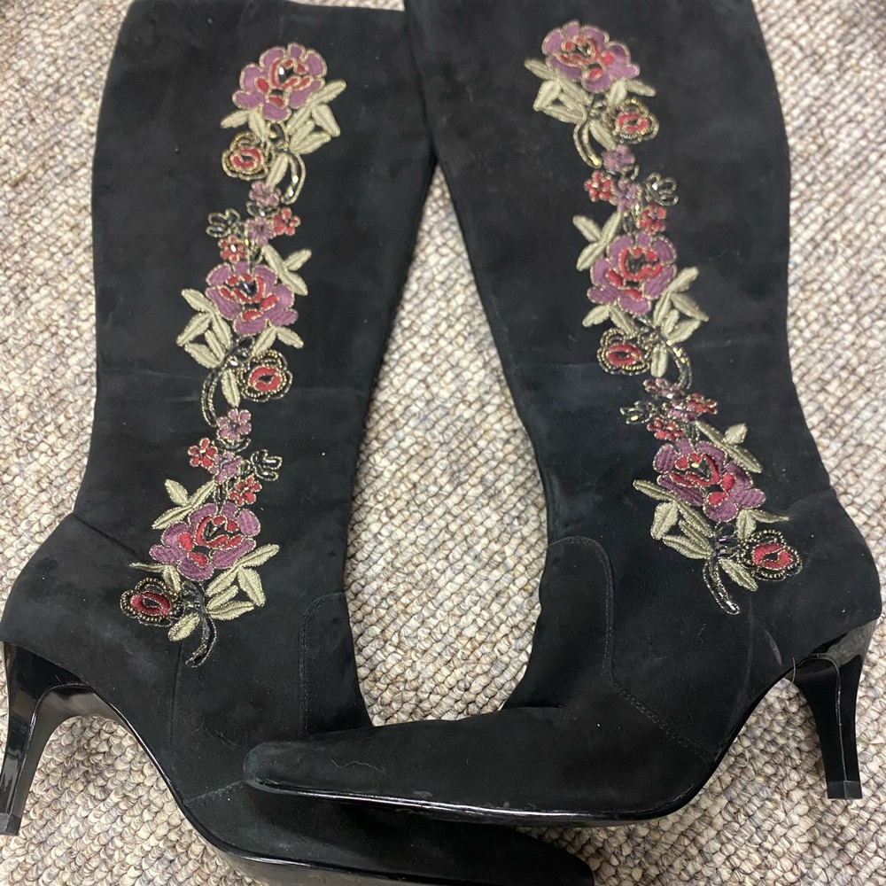 Black Floral Embroidered Heeled Boots